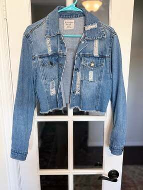 Love Tree Denim Cropped Distressed Jean Jacket Medium Raw Hem: